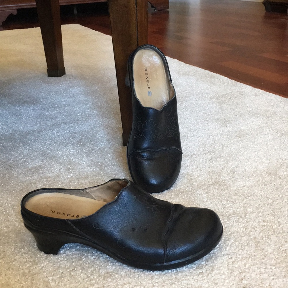 Aravon slip on mule